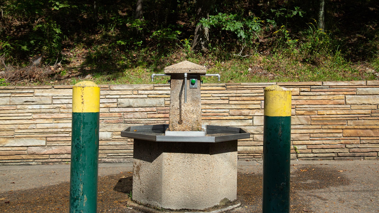 A water fountain with four spouts 