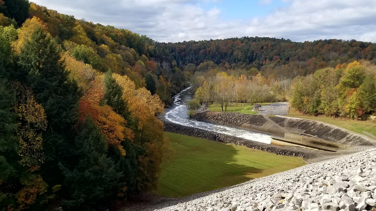 A view of a river valley from the top of a dam