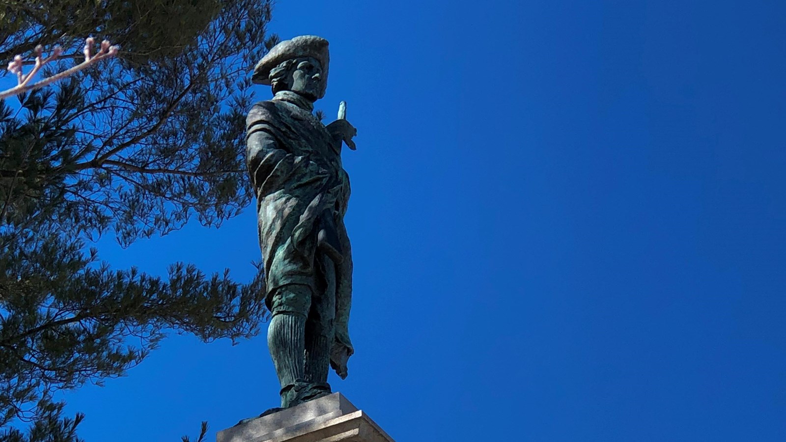 outdoors, closeup, statue, man, blue sky