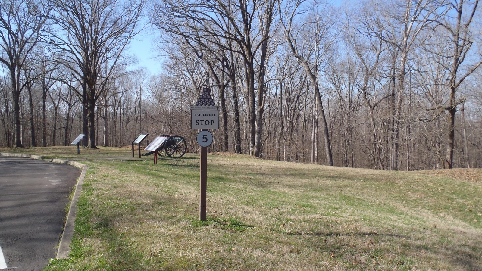 directional sign for Tour Stop #5