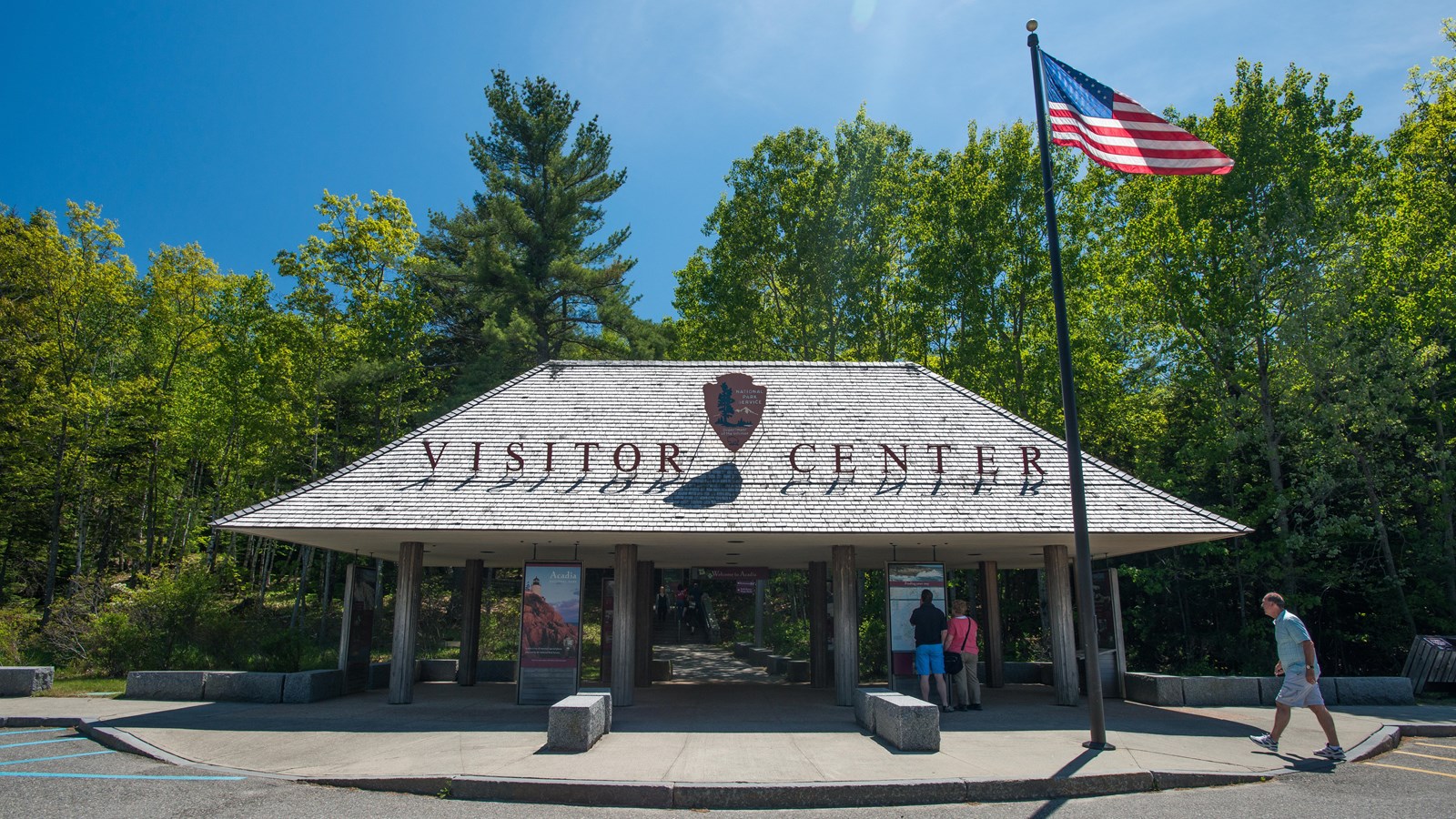 A roofed outdoor structure as an information pavilion at Hulls Cove Visitor Center 