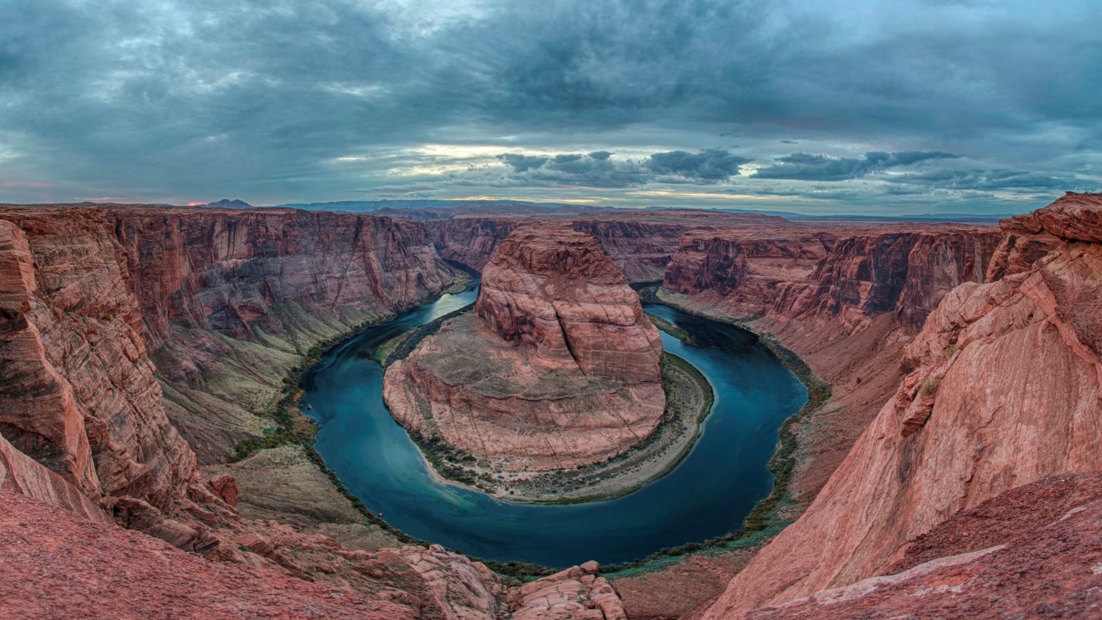 Sandstone cliffs surrounding a circular curve in river