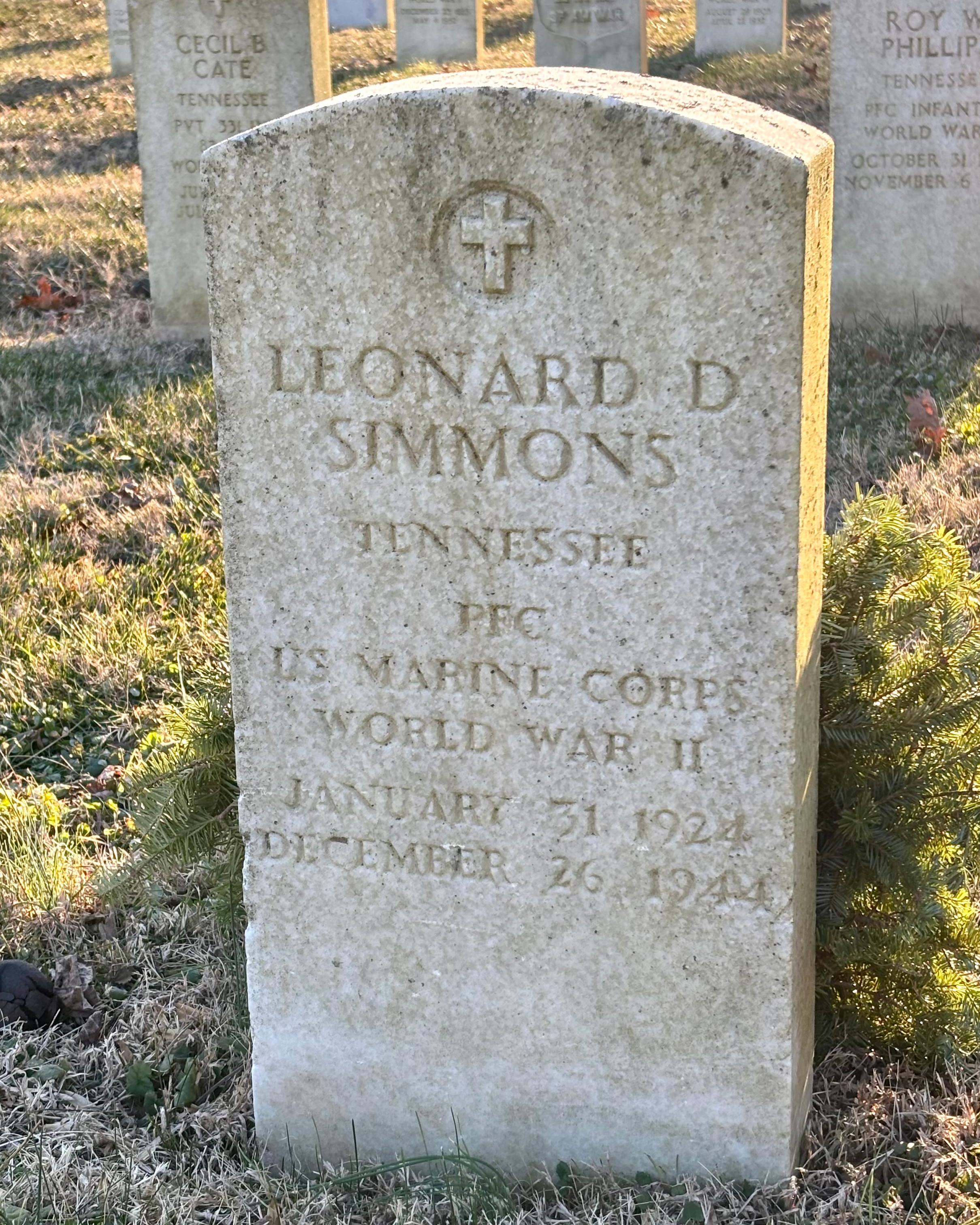Headstone reading "Leonard D Simmons Tennessee PFC US Marine Corps World War II Jan 1924 Dec 1944"