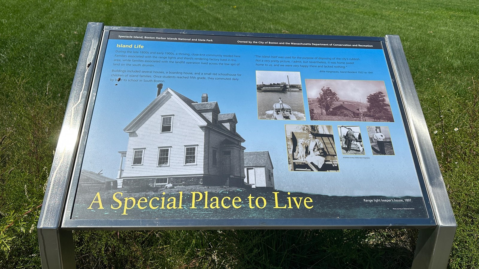 Photo of a wayside with a photo of a white house on it