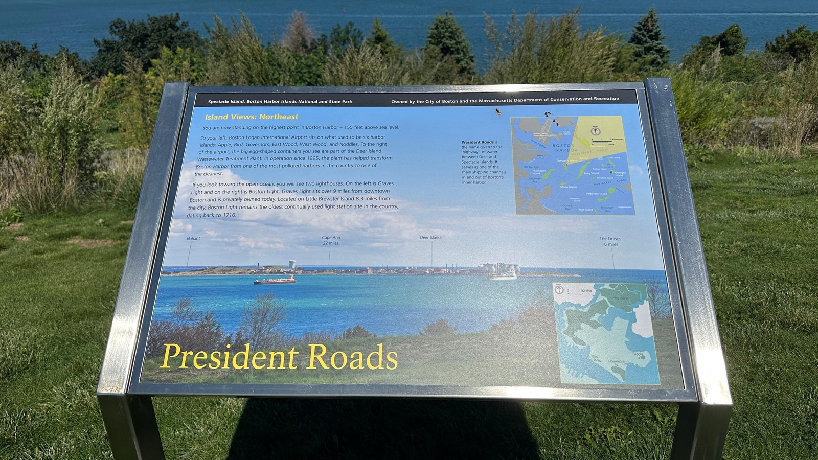 Metal wayside with an image of an ocean view alongside text