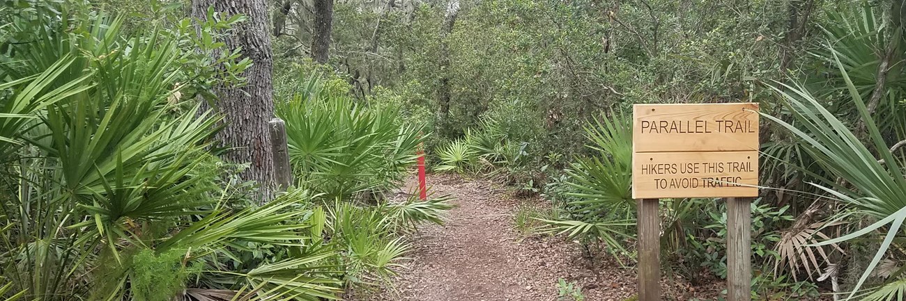 Trail head to the parallel trail