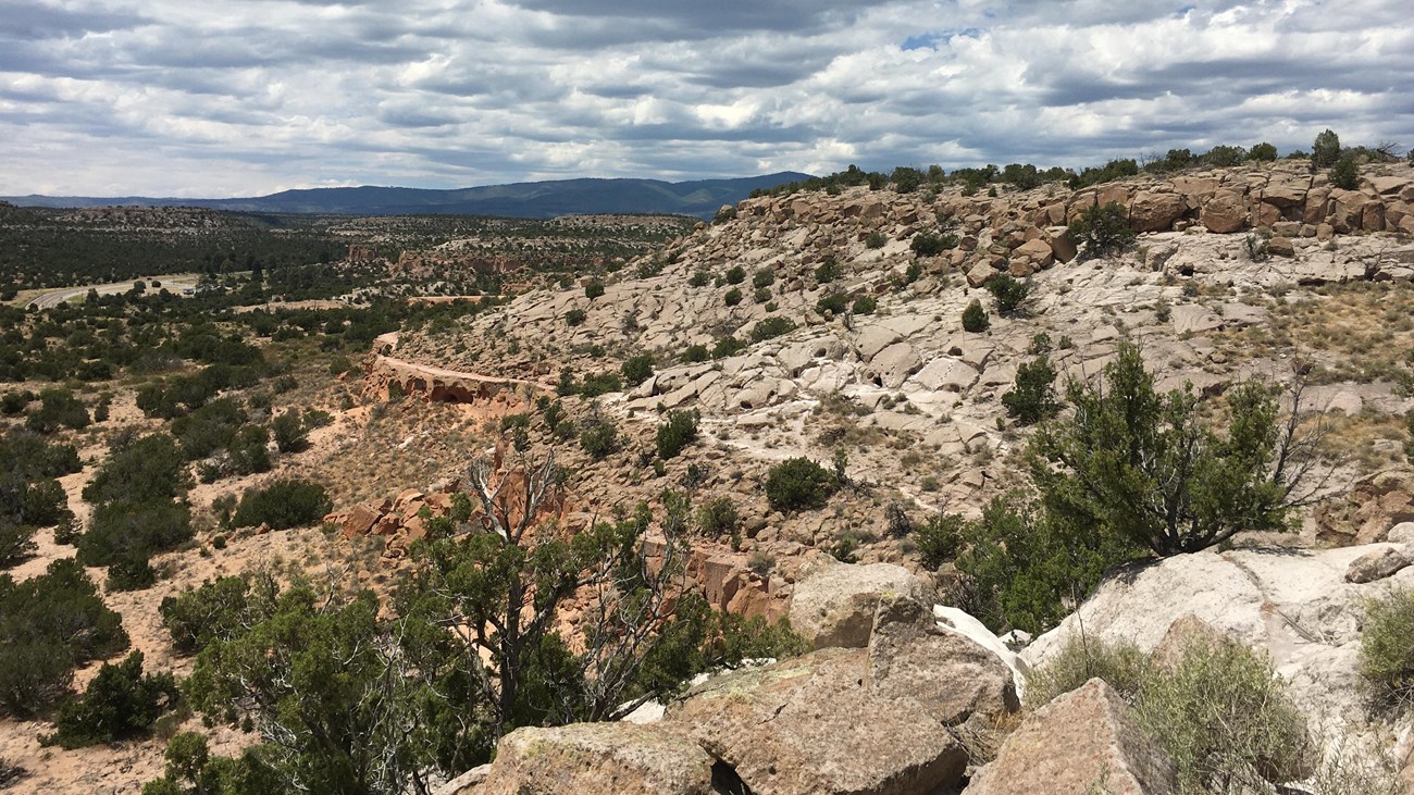 A vast view of the Tsankawi area of Bandelier.