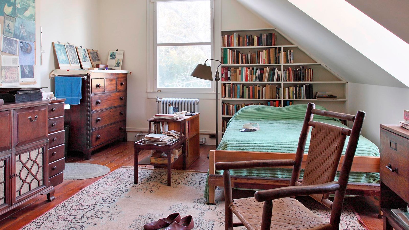image of a bedroom with bed, dresser, record player and tackboard with images