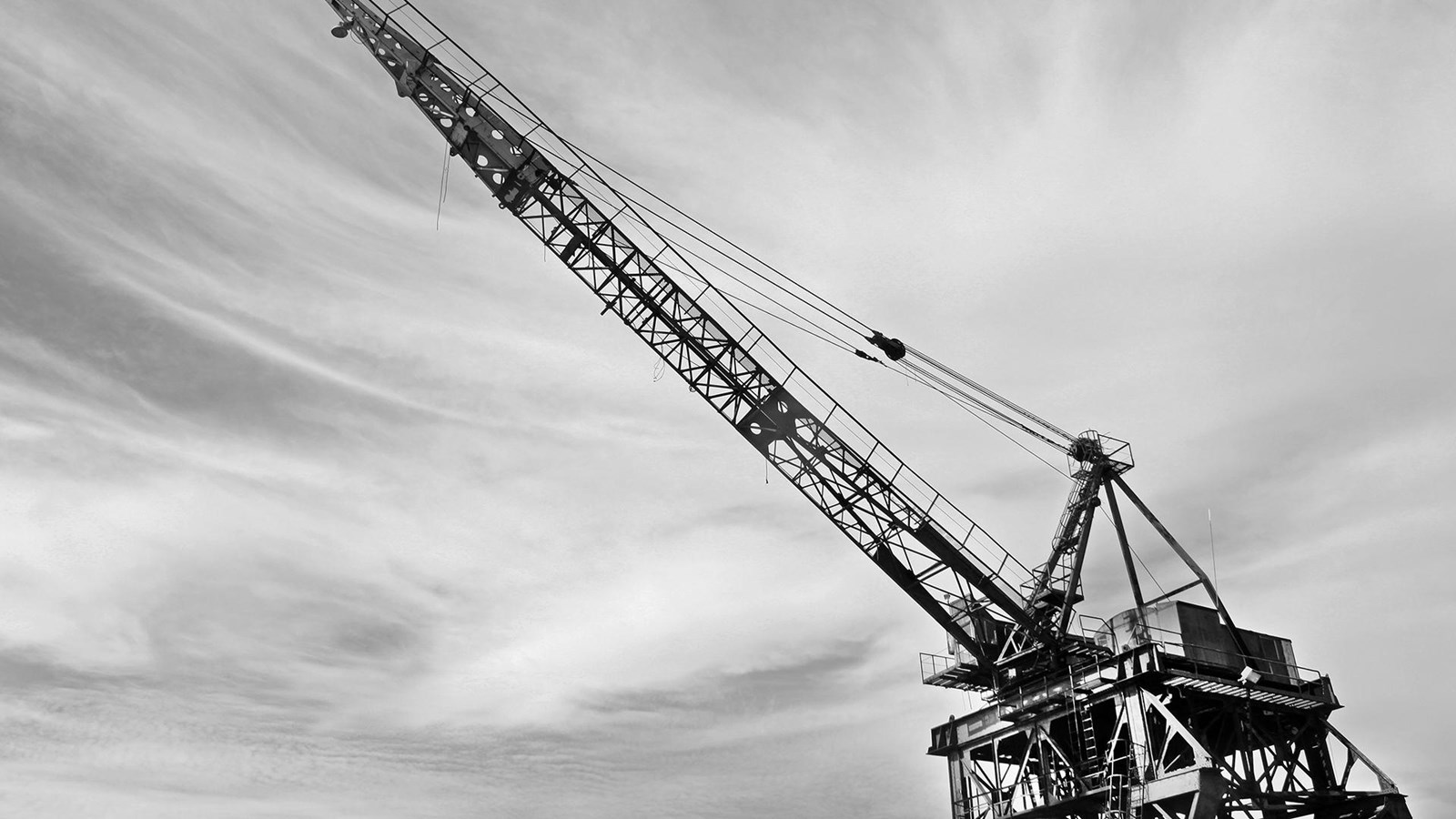 Large 10-story crane with a long long arm. 