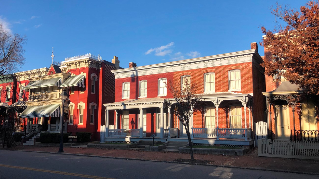 6 row red-brick houses lining Leigh Street, each with a porch