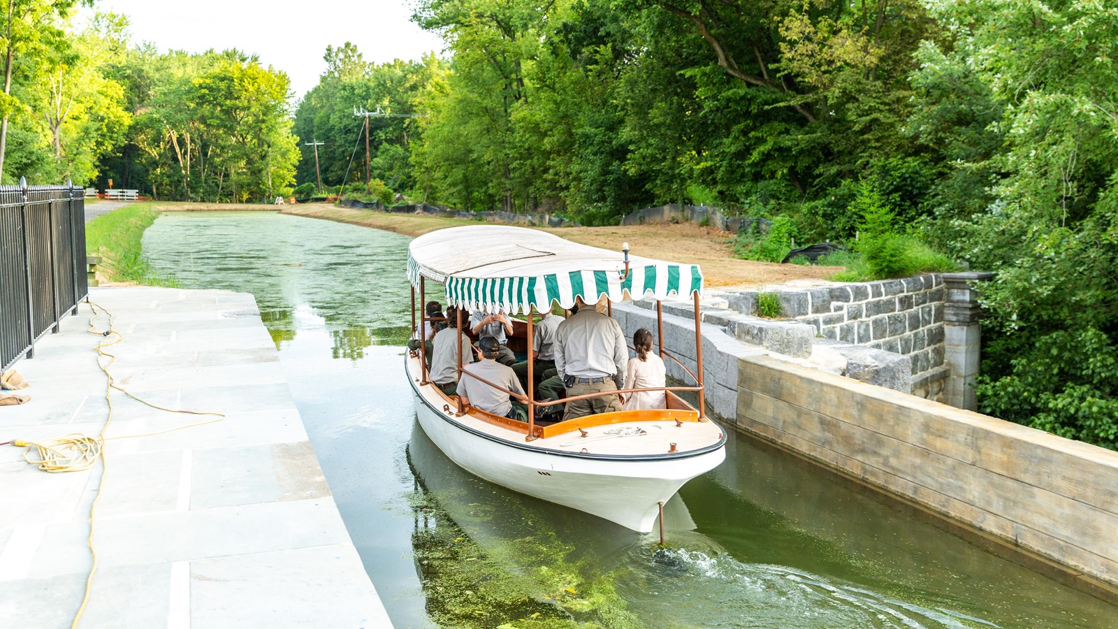 A small boat passes through the aqueduct.
