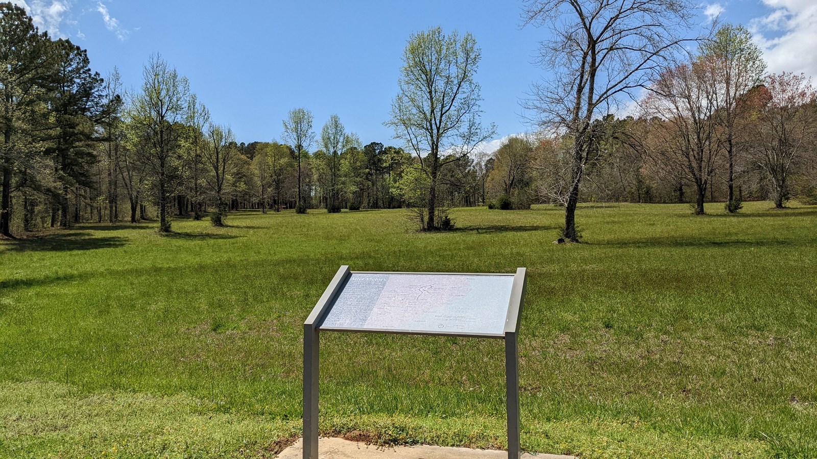 Way side in front of a field