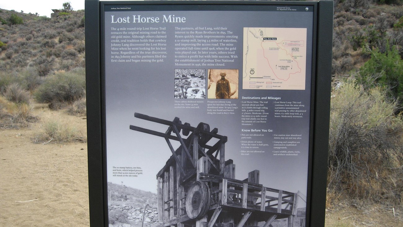 The information sign at the beginning of the trail