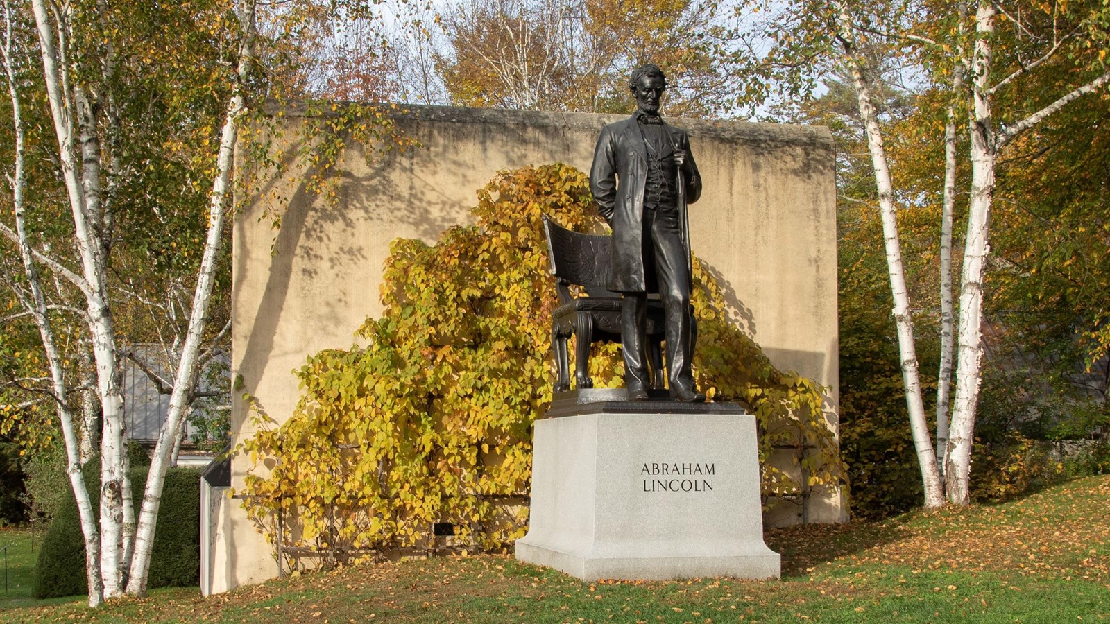 bronze sculpture of Abraham Lincoln