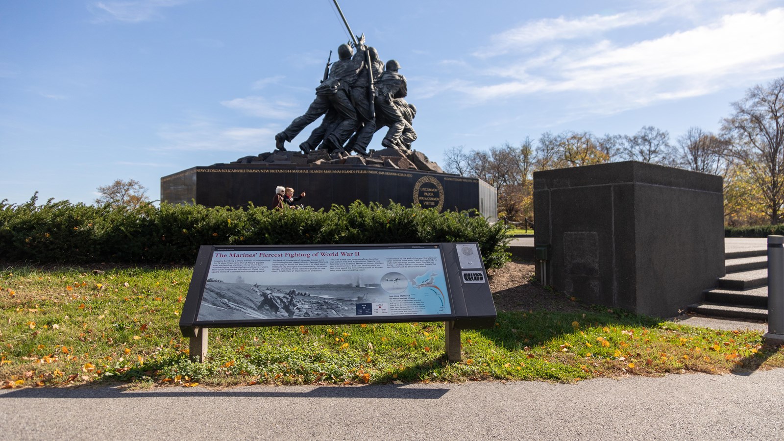 A black and white image of soldiers at battle is displayed on the information panel. 
