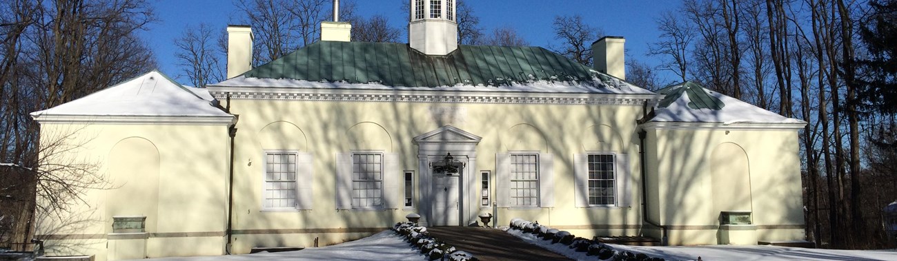 The Washington\'s Headquarters Museum, which resembles Mt. Vernon, on a winter day surrounded by snow