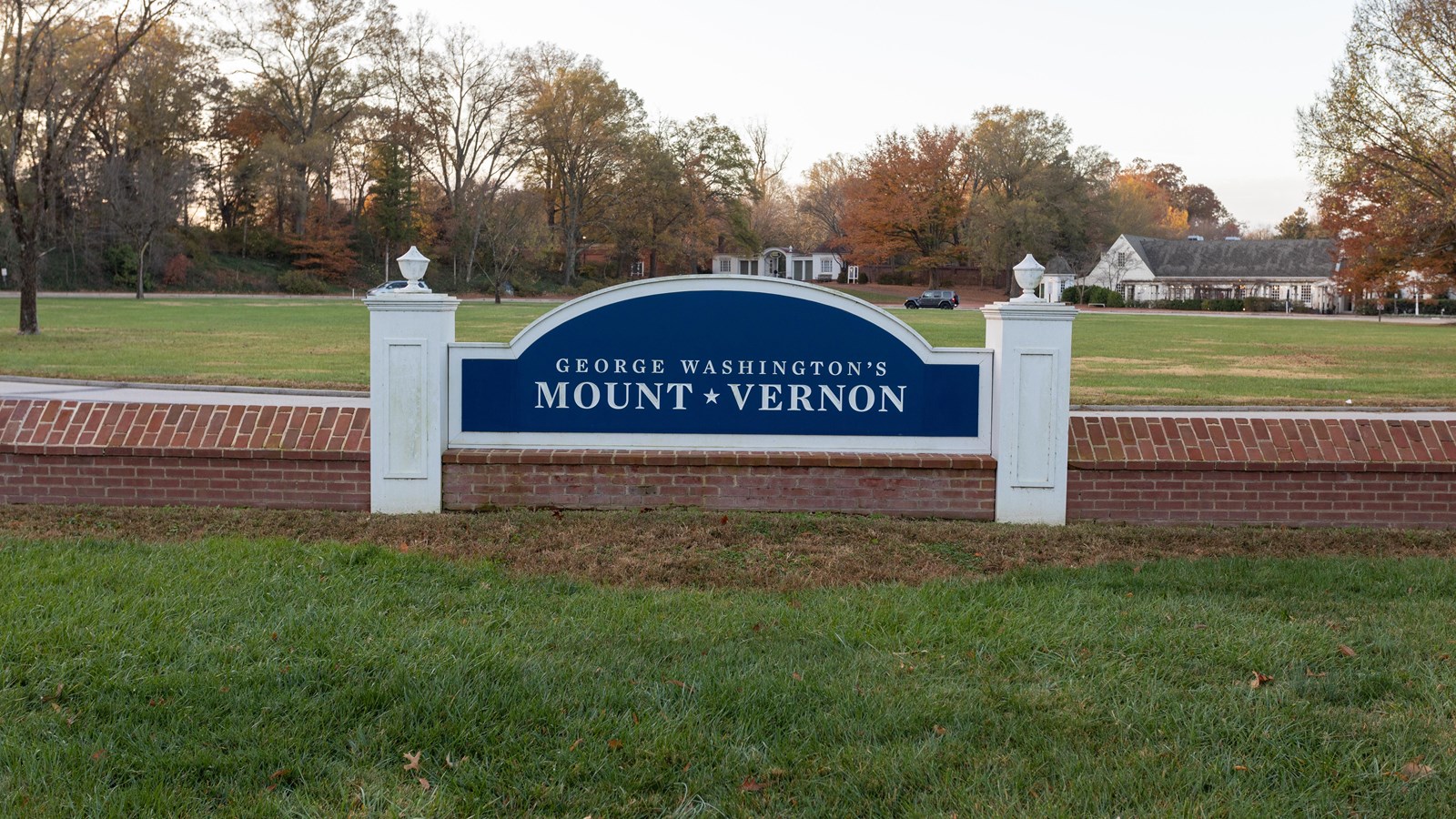 A blue, rectangular sign reads 
