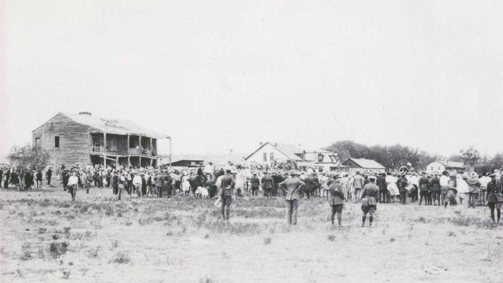 Thousands of people gather in the center of Fort Laramie.