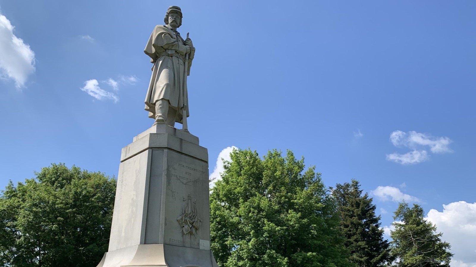stone monument of civil war soldier