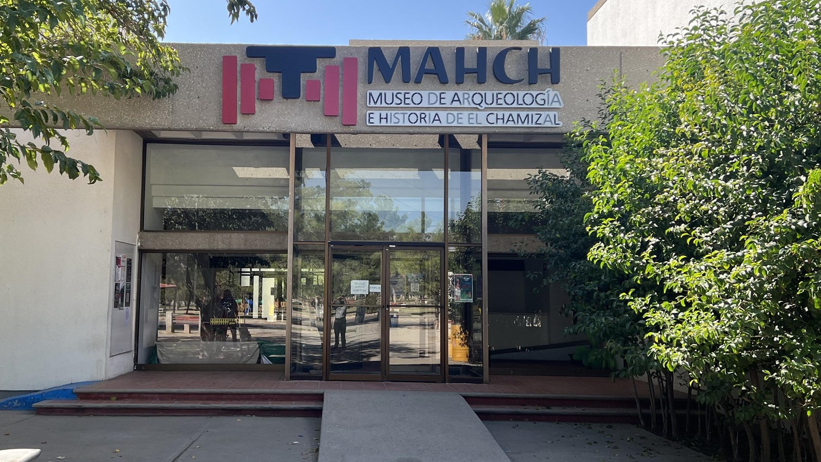 Photo of entrance to museum.