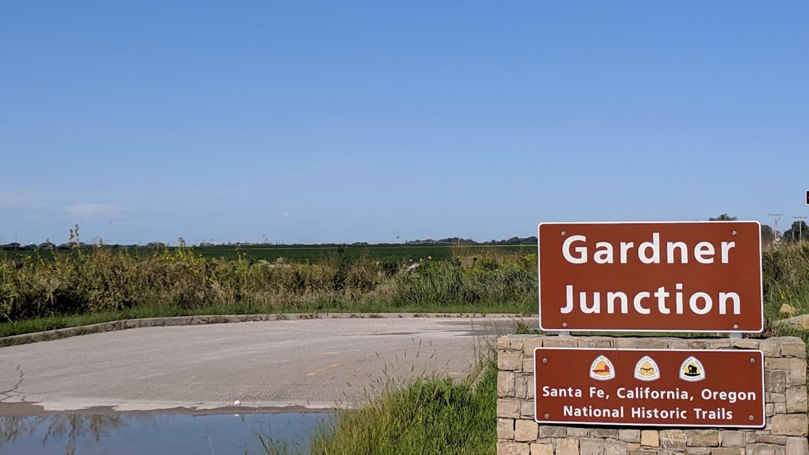 Brown entry sign, 