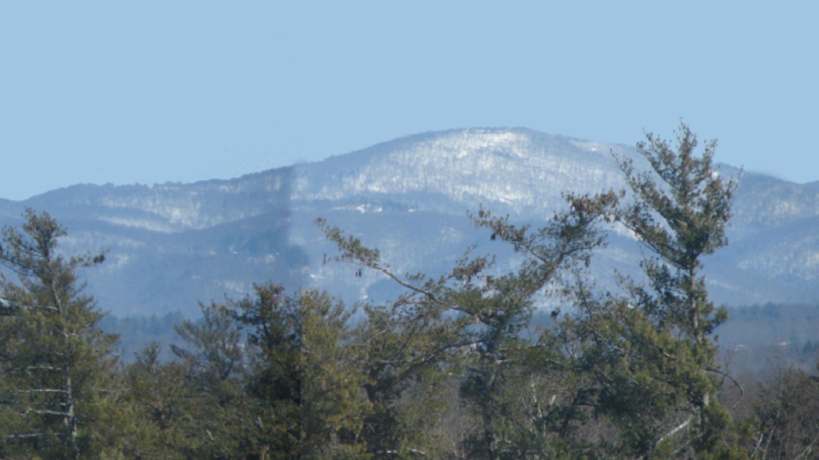 The mountains seen from the room called the Crow\'s Nest
