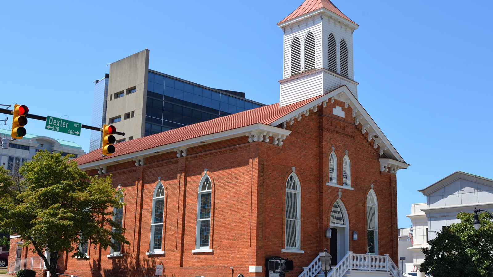 Photo of brick church with white cupola. By Punkairwaves, CC BY-SA 4.0.