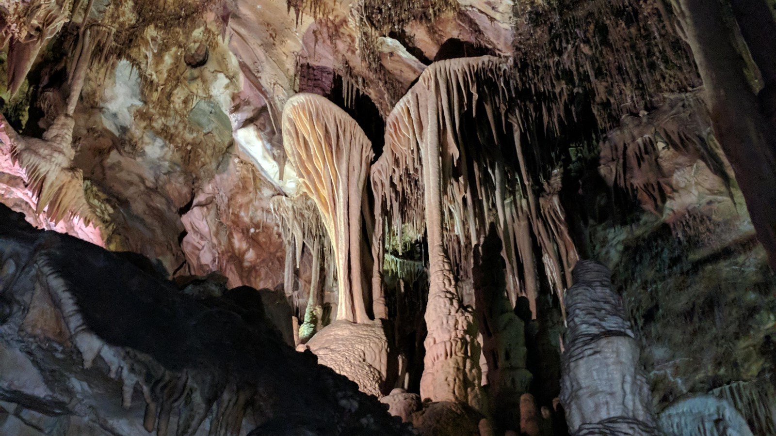 Tan cave formations in the Grand Palace of Lehman Caves