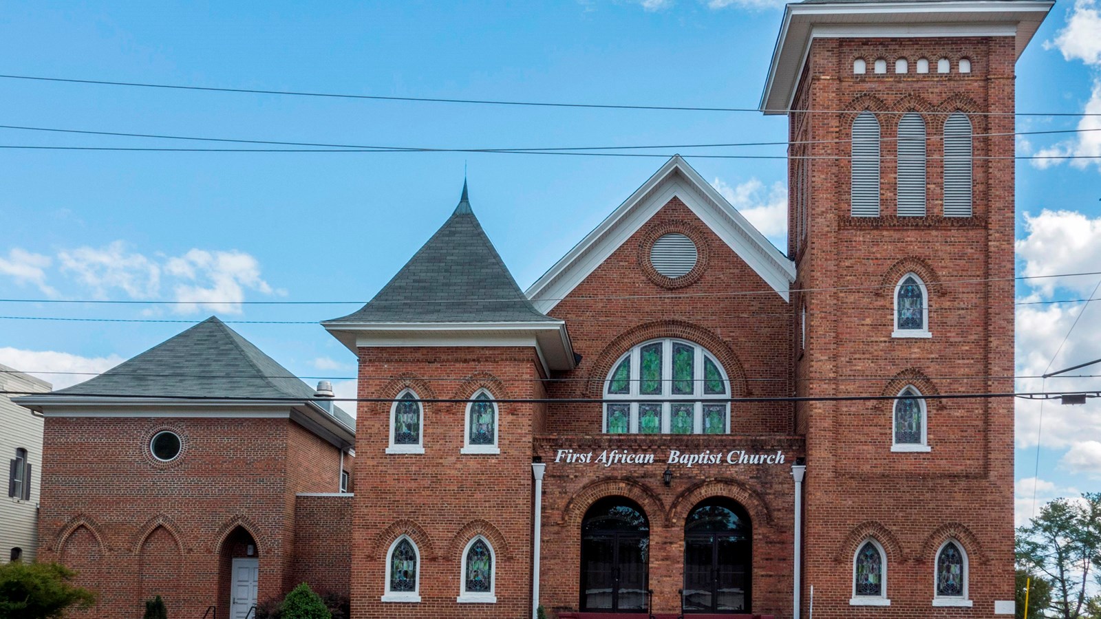 Brick church with pointed spire. Photo by Gregr, CC BY-SA 3.0