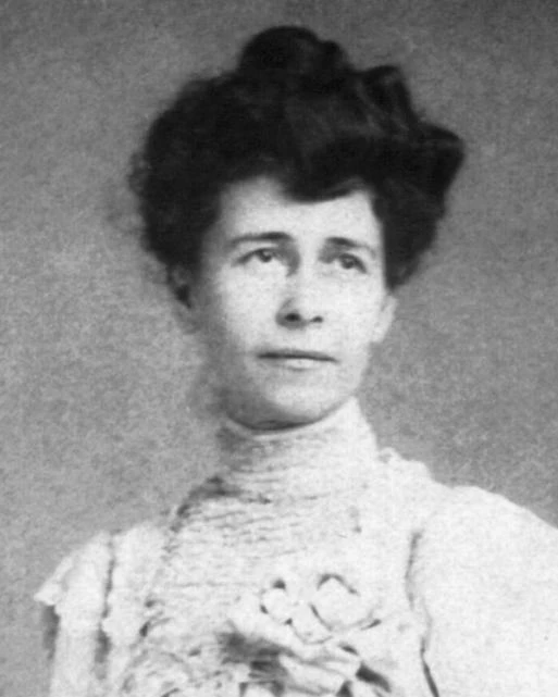Black and white photograph of Anna Jarvis, a white woman with dark hair wearing a white dress.