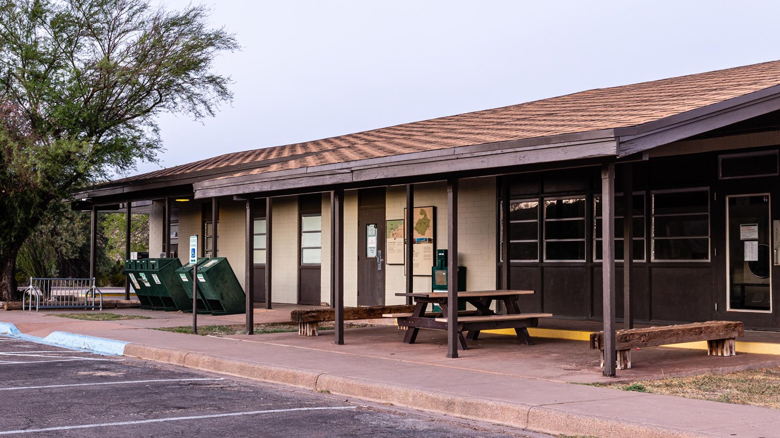 Exterior of the one-story Rio Grande Village store with picnic tables under a porch.