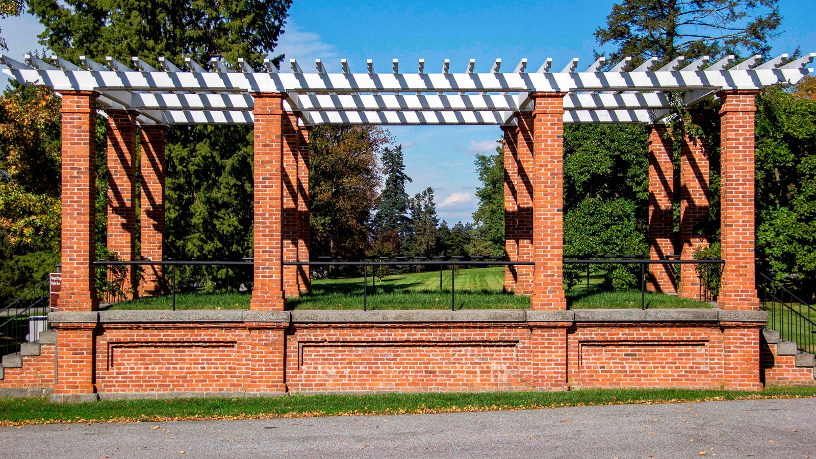 A brick rostrum with a grass platform