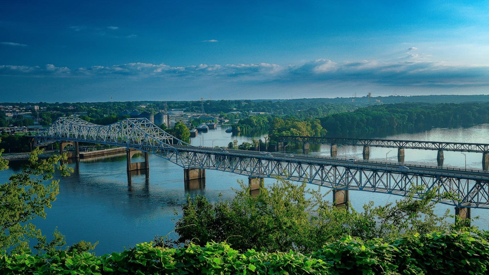 O\'Neal Bridge (foreground) and Memphis & Charleston Railroad Bridge (background) along the Tennessee