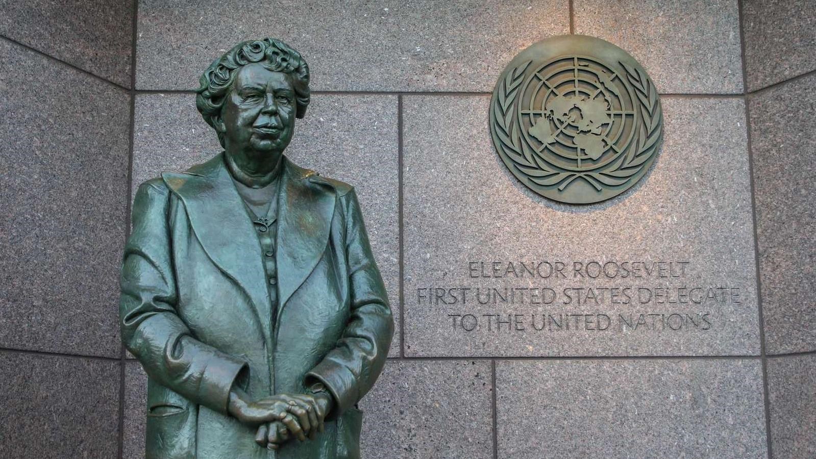 Statue: “Eleanor Roosevelt: First United States delegate to the United Nations”, United Nations Logo