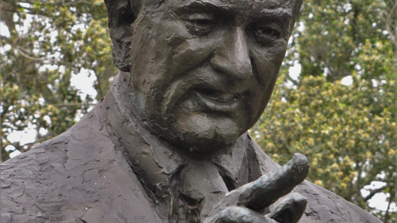 Close up of a Lyndon Johnson statue shows his face and a pointed hand.