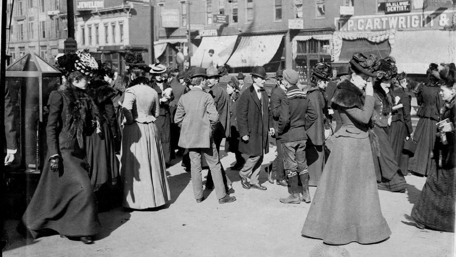 Black and white photo of Omaha, Nebraska city in 1890