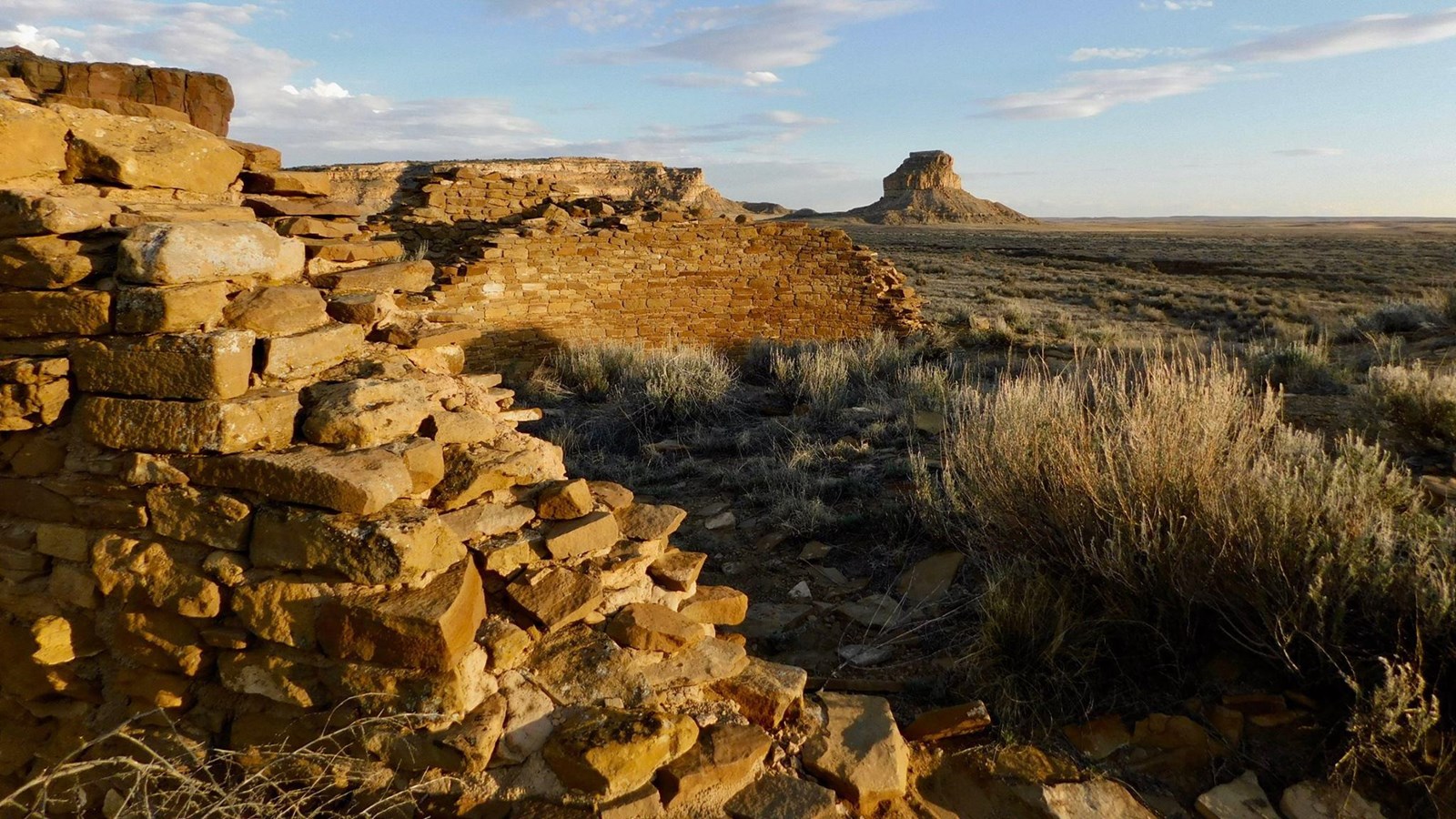 Sandstone walls of the Una Vida great house with Fajada Butte in the background.