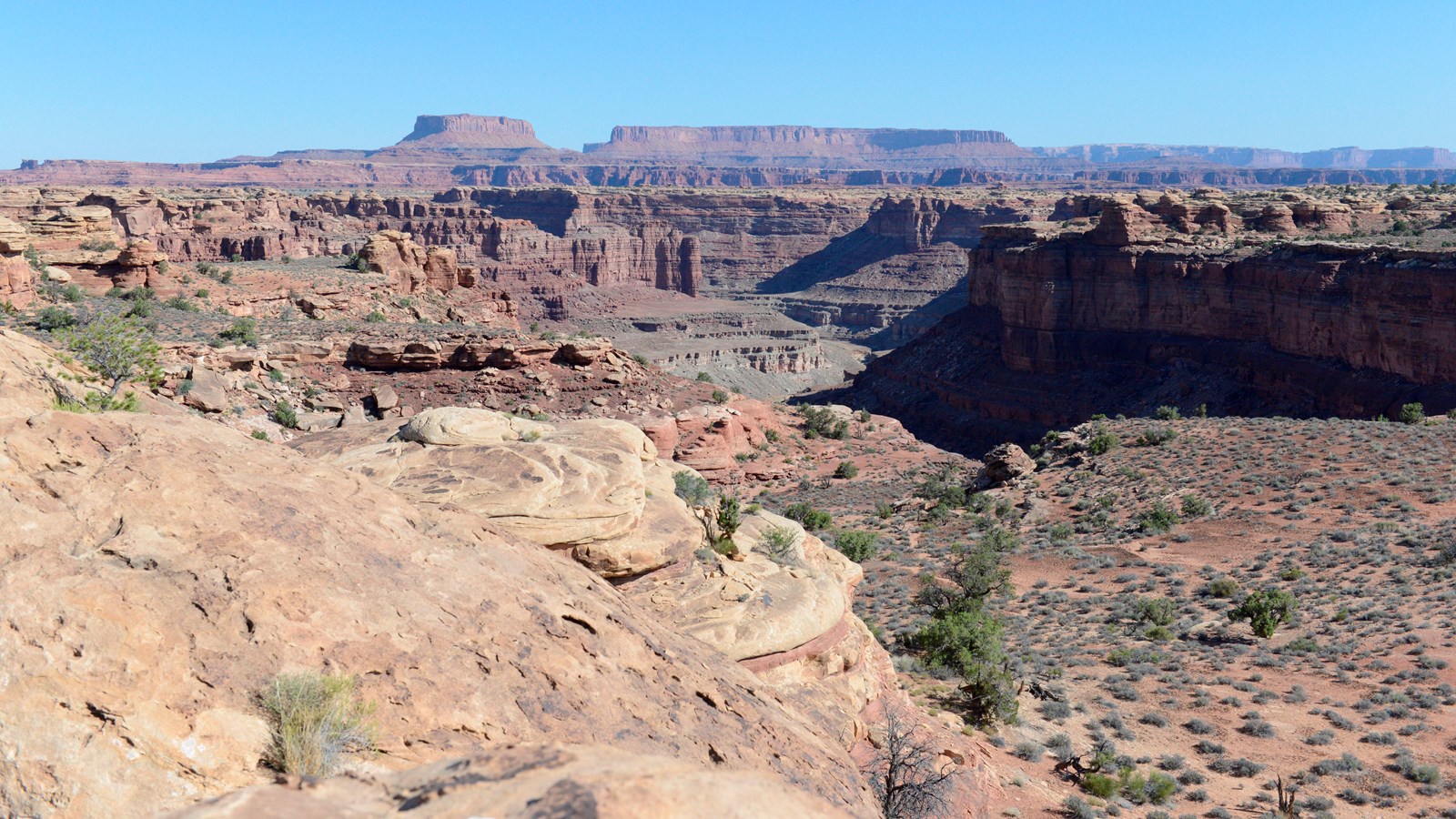 A landscape photo of a colorful geologic landscape. 