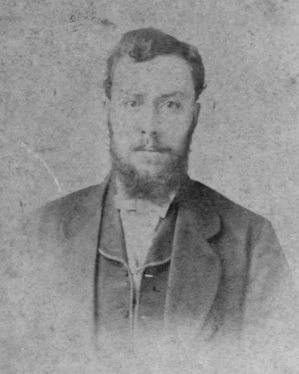 Portrait photo of Oliver Nixon Unthank