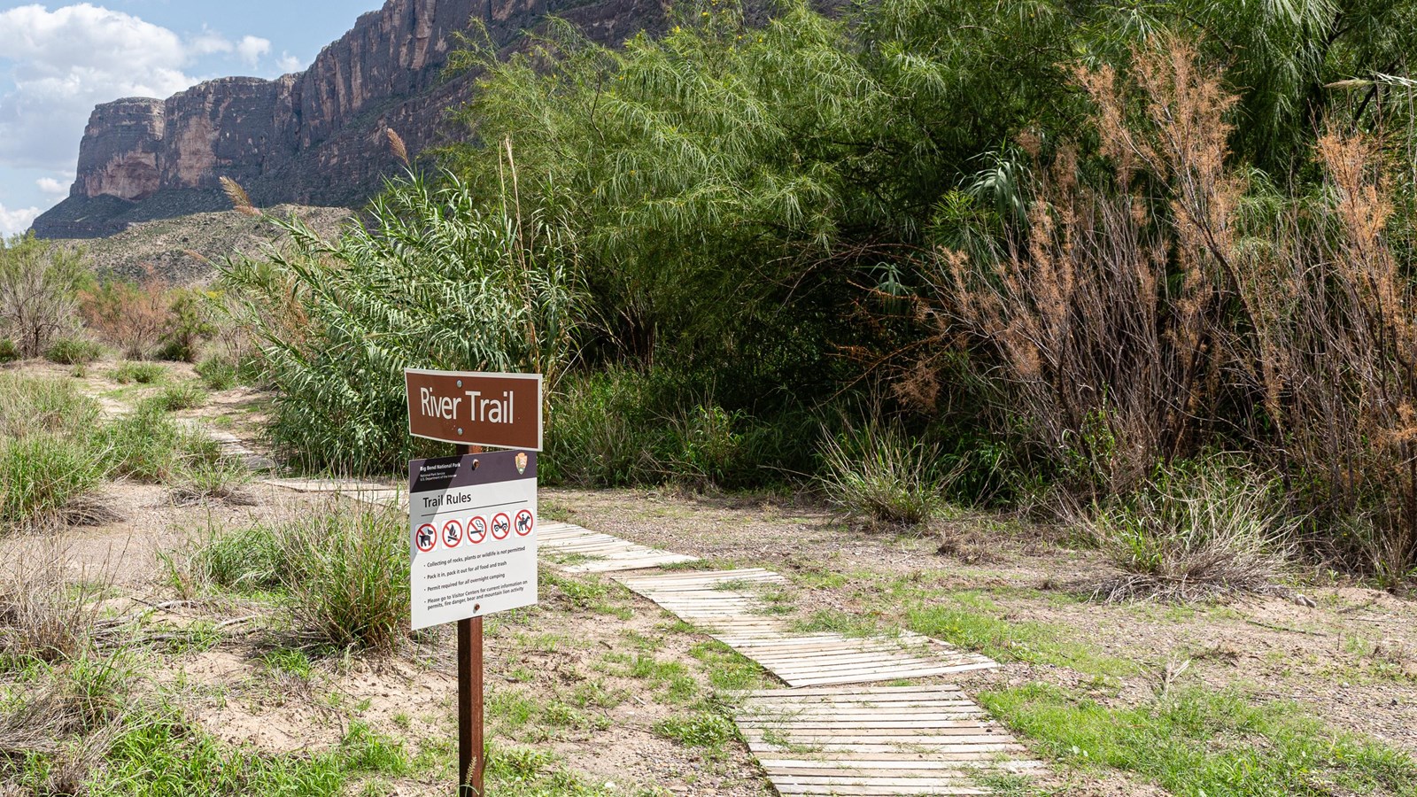 Santa Elena Canyon River Takeout, trailhead to river sign
