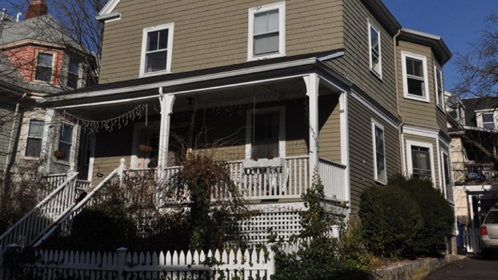 Two-story wooden house in Boston. By User:Magicpiano - Own work, CC BY-SA 4.0