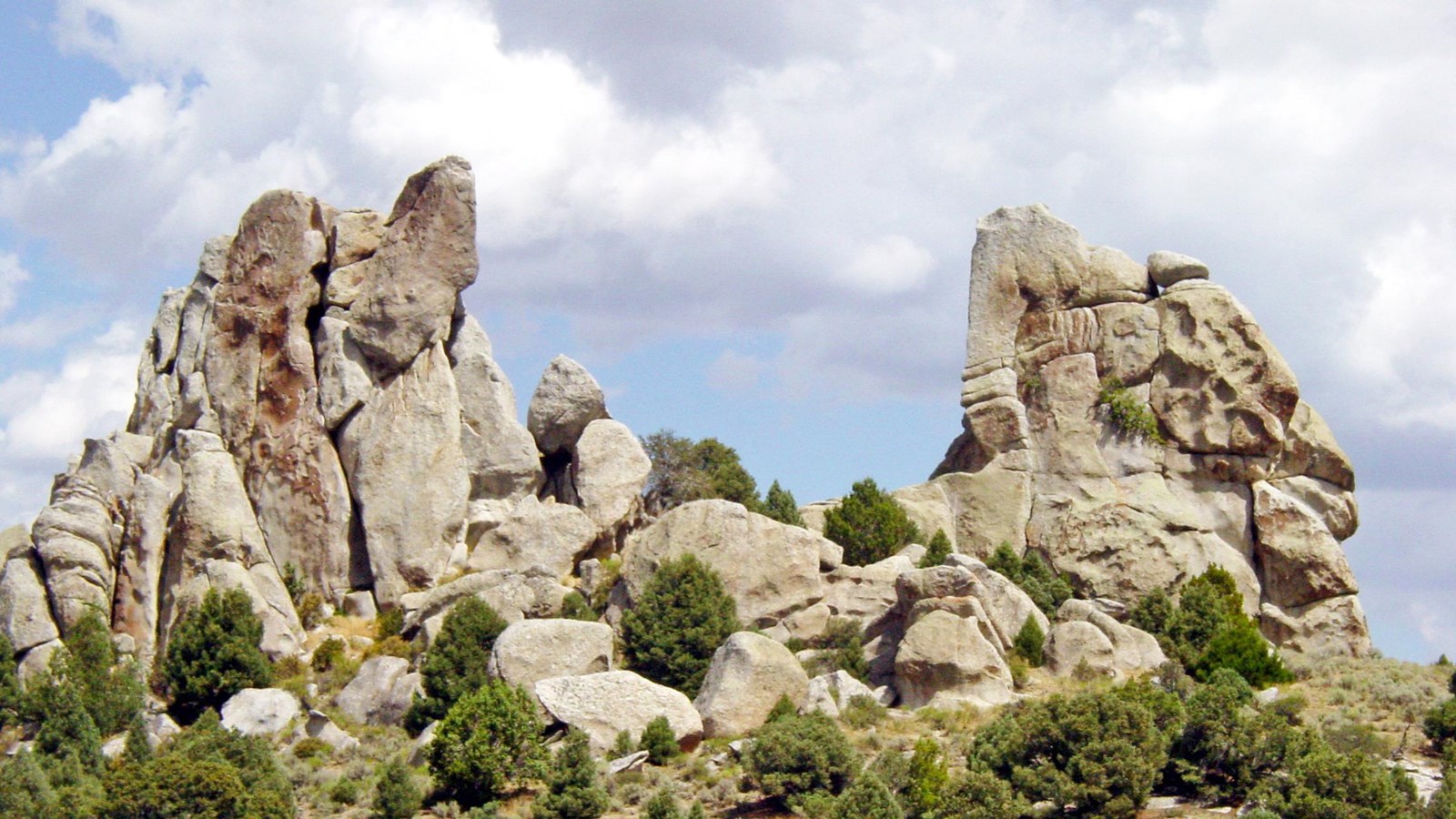 Granite formations resembling a bed.