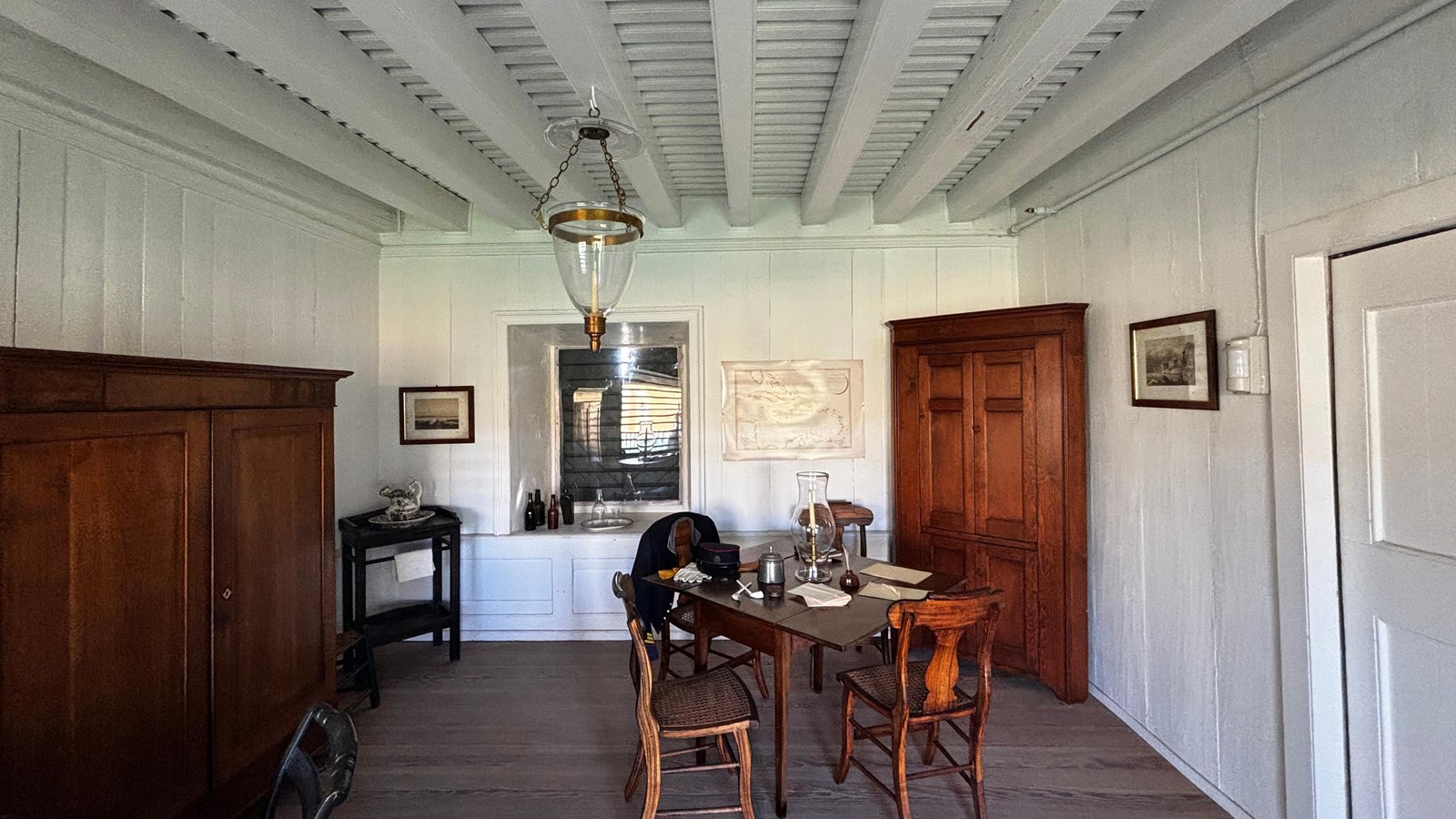 photo of a room that recreates the life of officers.