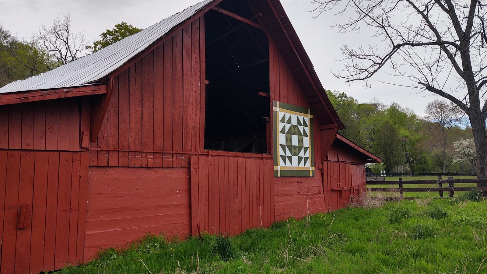 barn with quilt block