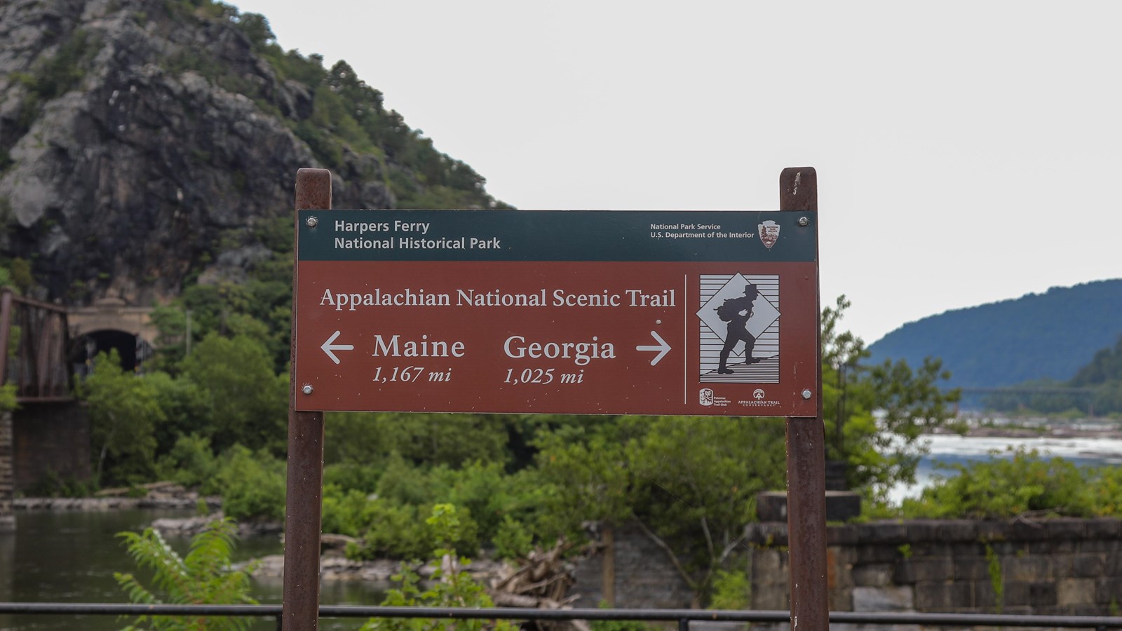 Trailhead sign for the Appalachian Trail that reads: Maine 1167 mi, Georgia 1025 mi.