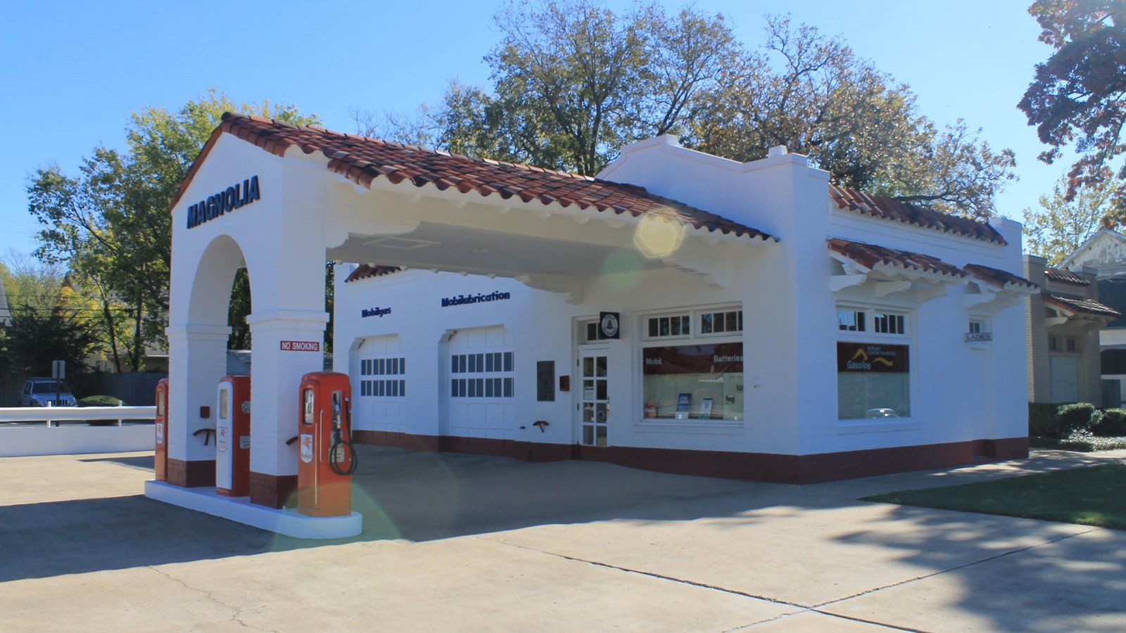 The historic Magnolia Mobil Gas Station, the de facto media headquarters during the 1957 crisis.