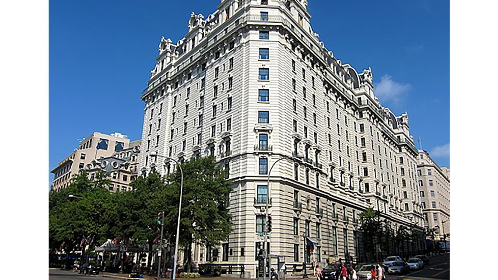 Exterior of the Wlilard Hotel by AgnosticPreachersKid CC BY SA