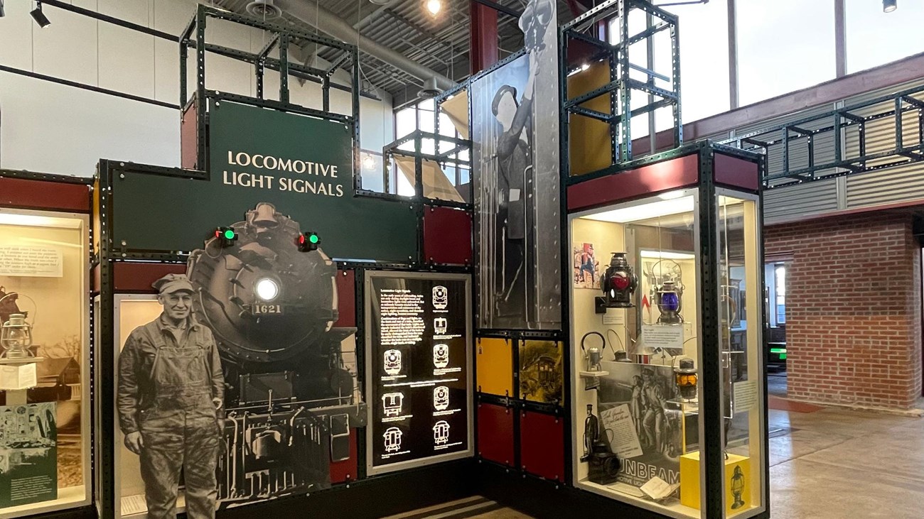Photo of exhibit display featuring locomotive light signals