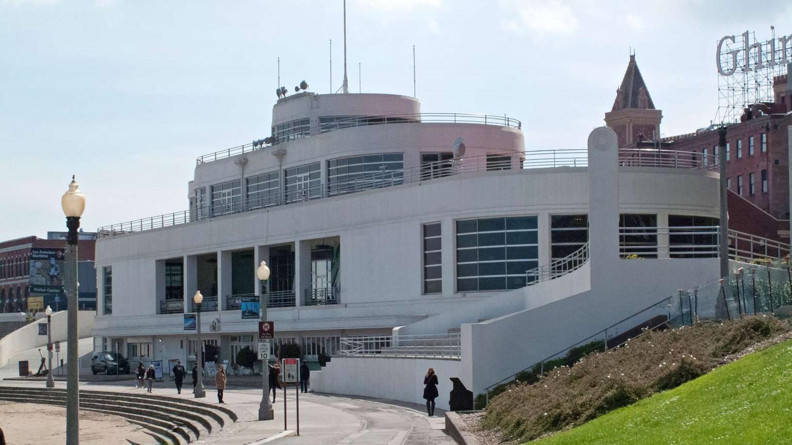 A walkway passes in front of the museum on the waterfront. 