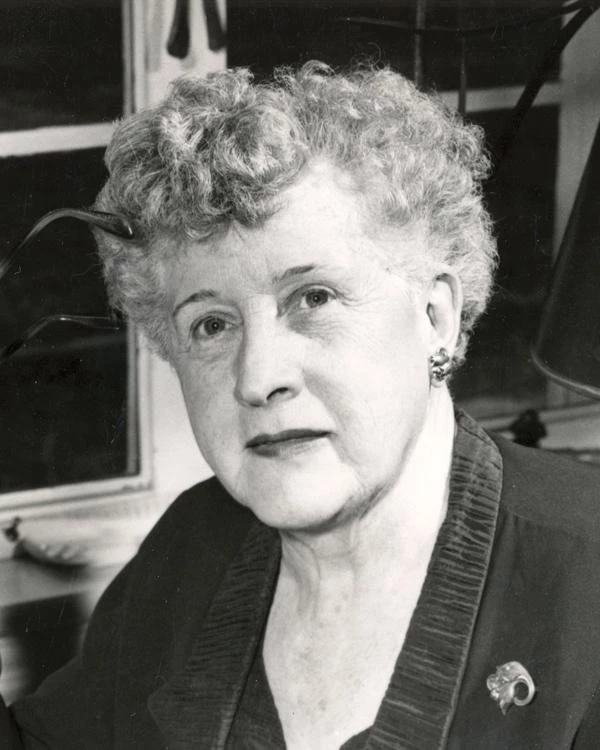 Collecting inspiration images for a photoshoot board